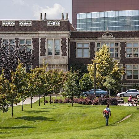 University Of Alberta - Hotel Edmonton Bagian luar foto