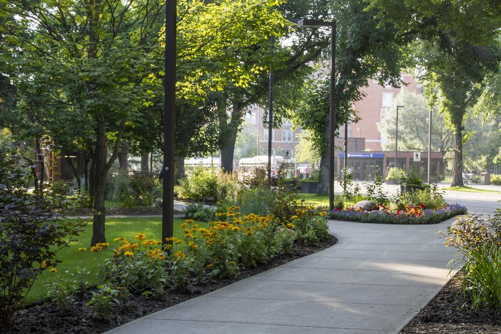 University Of Alberta - Hotel Edmonton Bagian luar foto