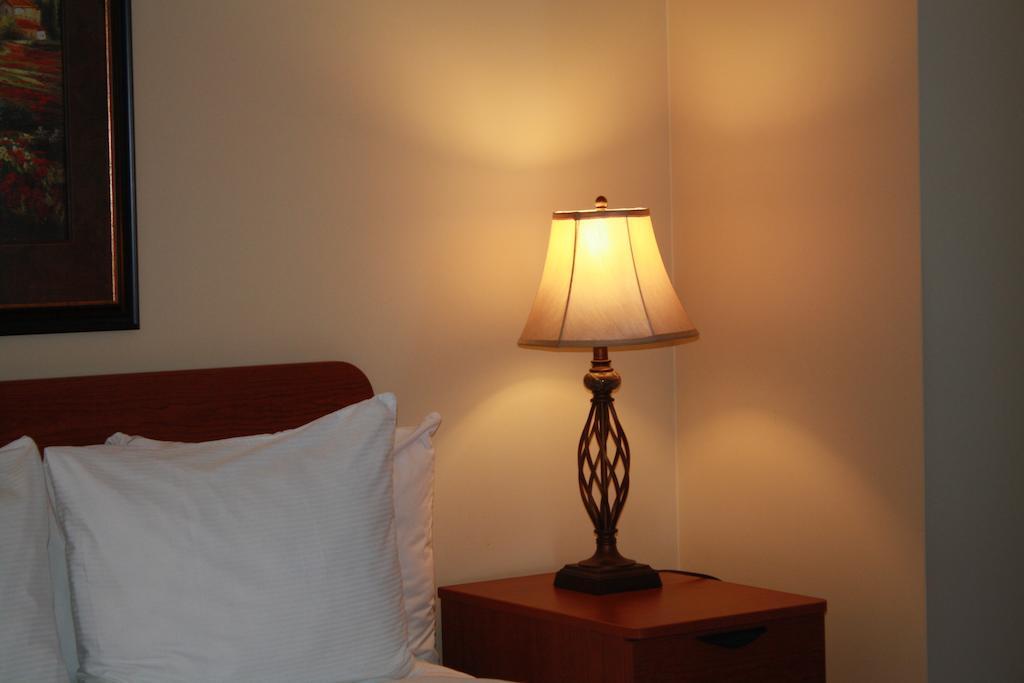 University Of Alberta - Hotel Edmonton Bagian luar foto