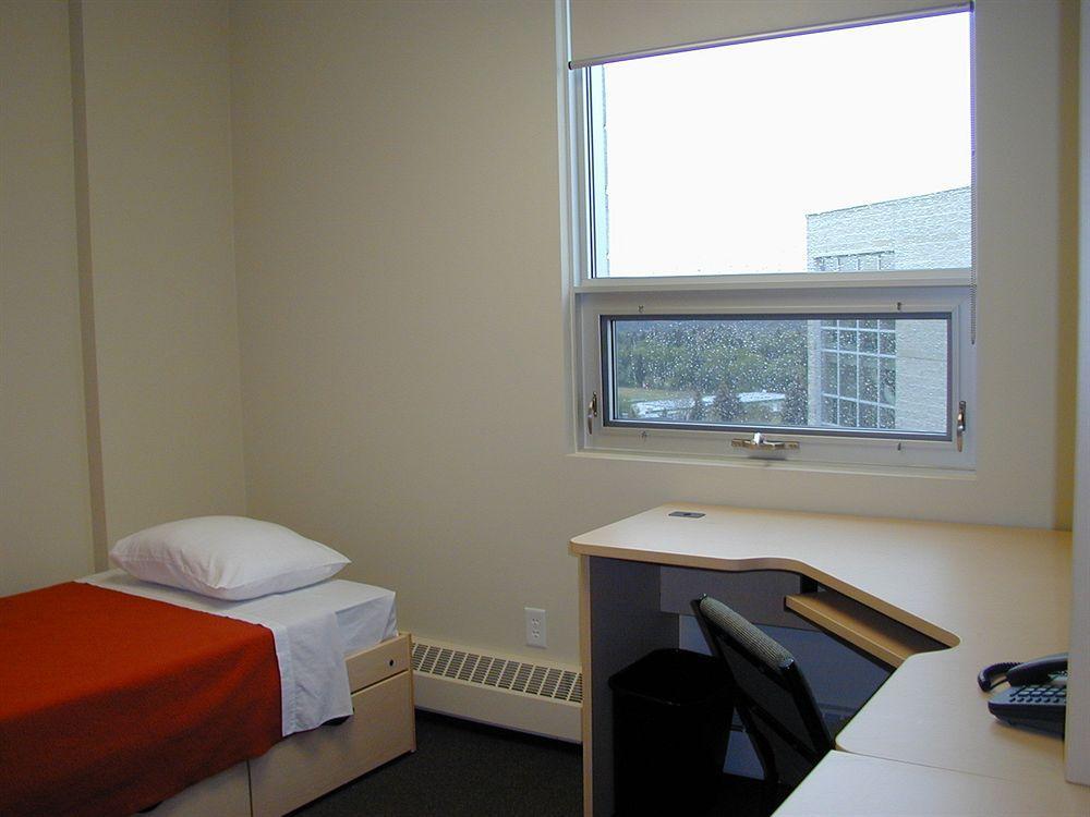 University Of Alberta - Hotel Edmonton Bagian luar foto