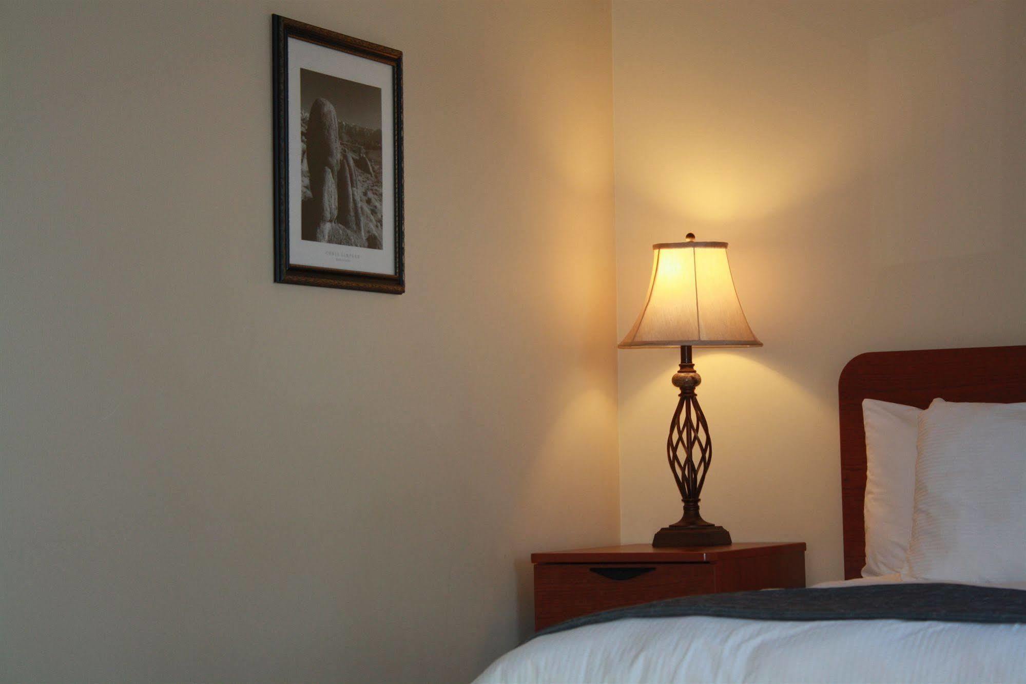University Of Alberta - Hotel Edmonton Bagian luar foto