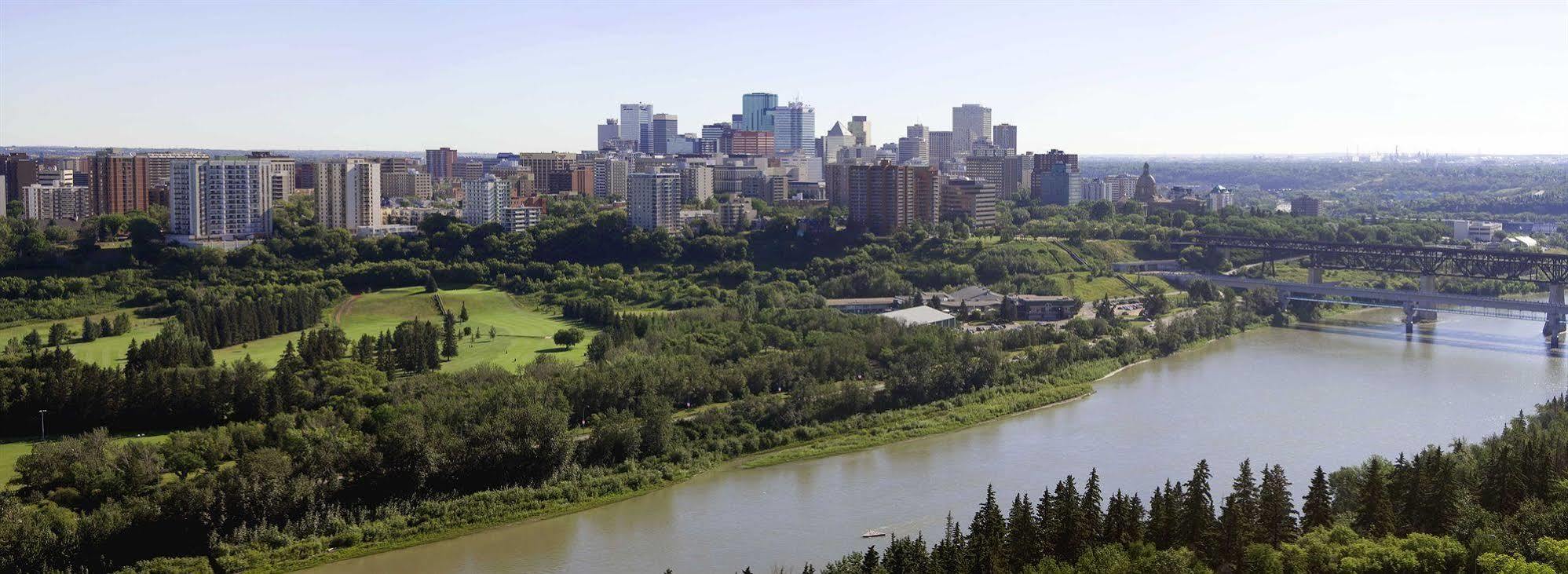 University Of Alberta - Hotel Edmonton Bagian luar foto