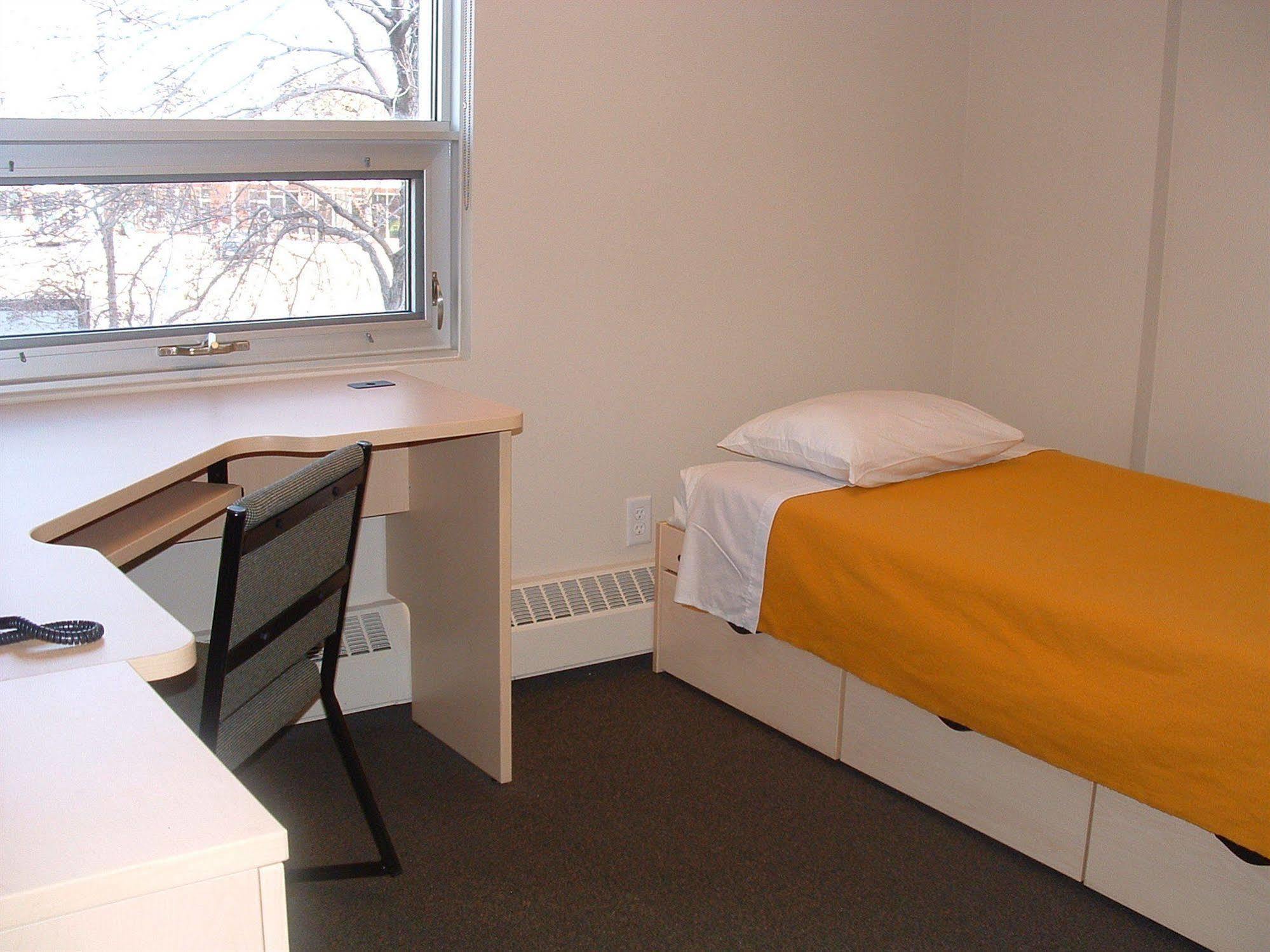 University Of Alberta - Hotel Edmonton Bagian luar foto