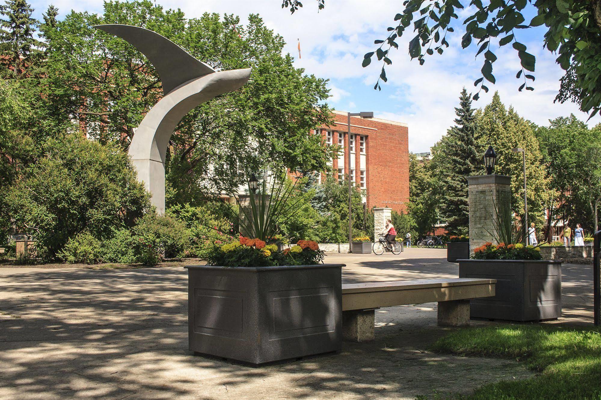 University Of Alberta - Hotel Edmonton Bagian luar foto