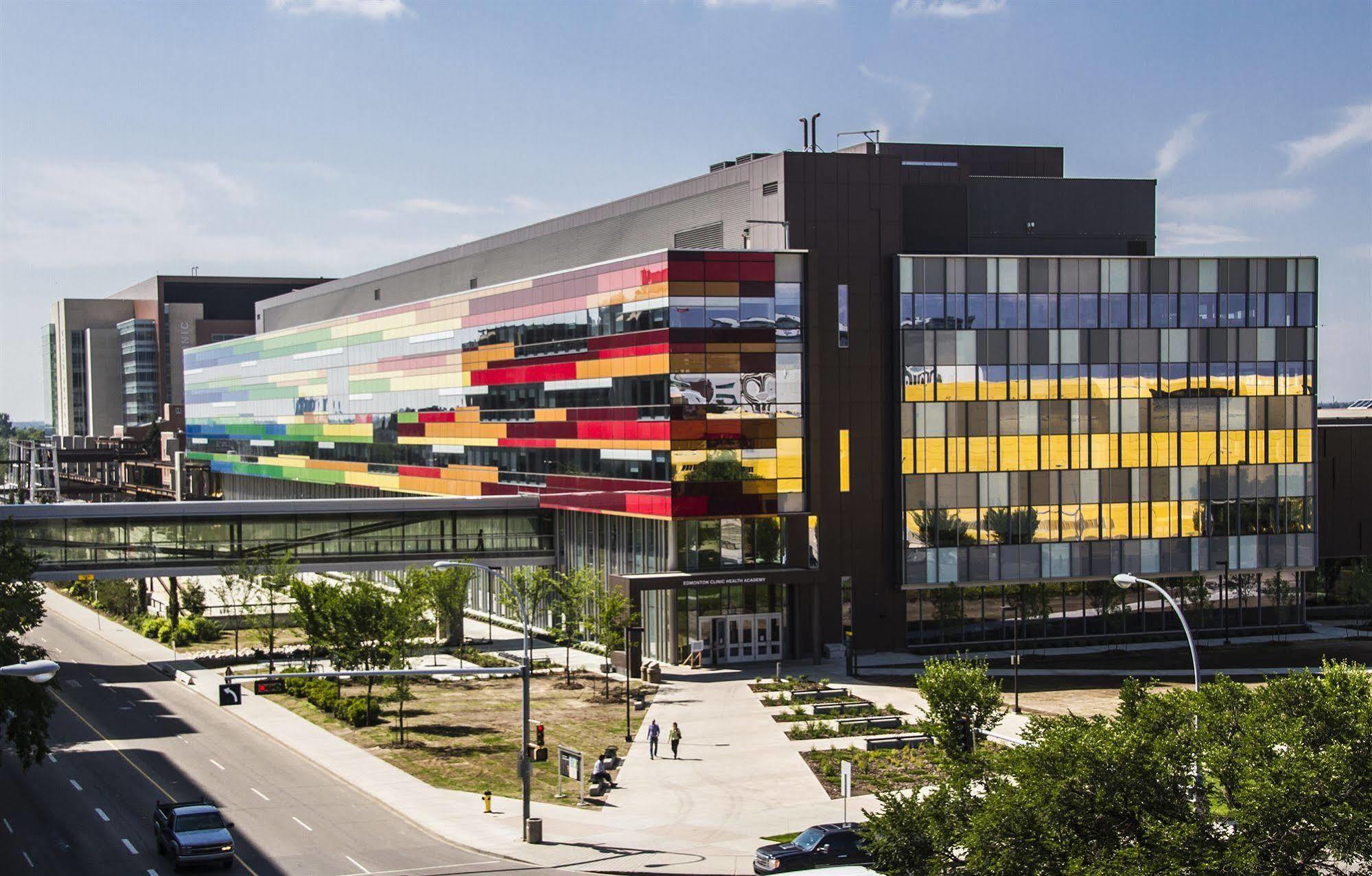 University Of Alberta - Hotel Edmonton Bagian luar foto